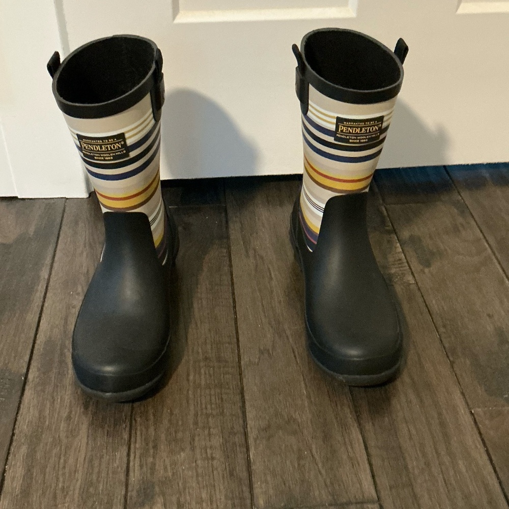 Pendeleton Mid Rain Boot with Stripes, Sz 7, Gently Worn